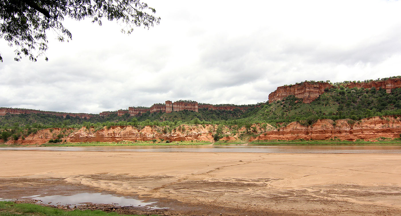 Chilojo Cliffs, one of the major features in Gonarhezou. 