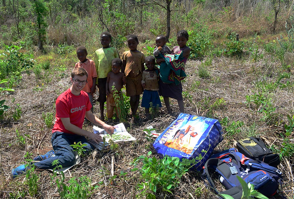 Anton working in the field at Nhamacoa for an audience of local children. 